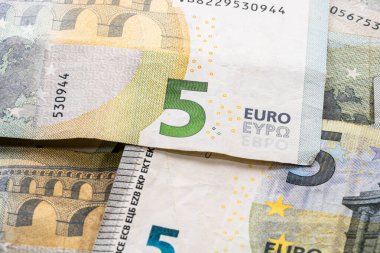 5 Avro banknotları. Tasarruf, gelir veya yatırımı temsil eden Avro para arkaplanı