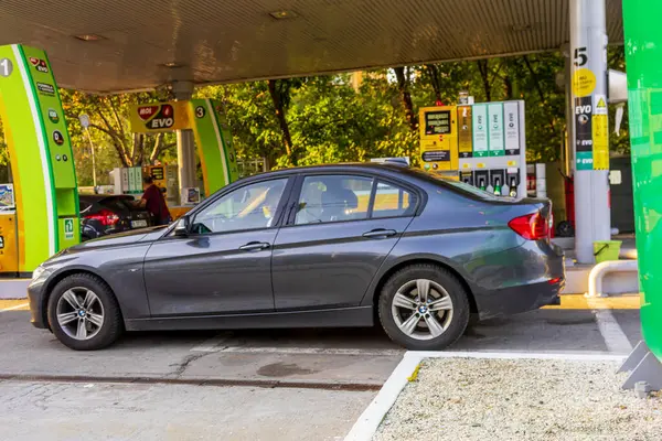 MOL benzin istasyonunun logosu. Benzin fiyatları yükseliyor
