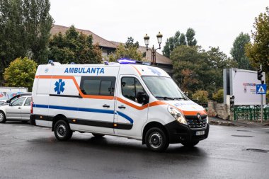 Rumen ambulansı 911 veya 112 acil tıbbi servis. Bükreş, Romanya, 2023