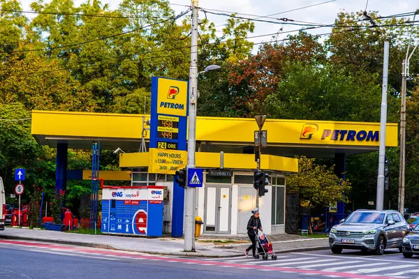 Romen Petrom benzin istasyonunun logosu. Benzin fiyatları yükseliyor