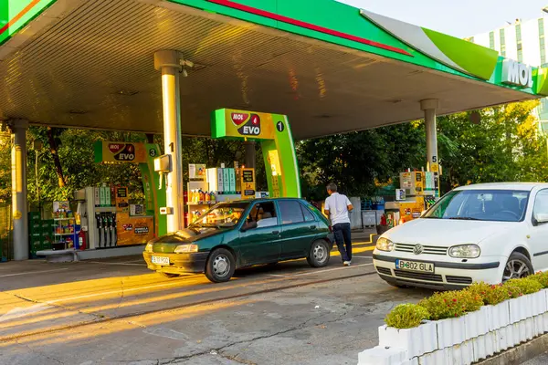 MOL benzin istasyonunun logosu. Benzin fiyatları yükseliyor