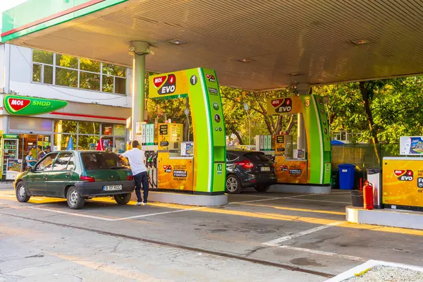 MOL benzin istasyonunun logosu. Benzin fiyatları yükseliyor