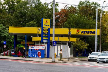Romen Petrom benzin istasyonunun logosu. Benzin fiyatları yükseliyor