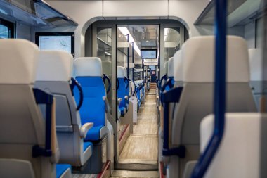 Bükreş Kuzey Tren İstasyonu 'ndaki Alstom treninin içi (Gara de Nord Bucuresti))