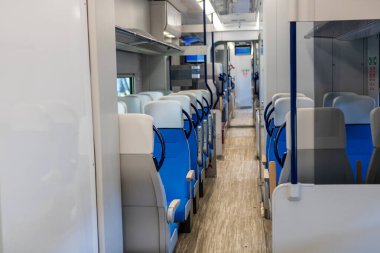 Bükreş Kuzey Tren İstasyonu 'ndaki Alstom treninin içi (Gara de Nord Bucuresti))
