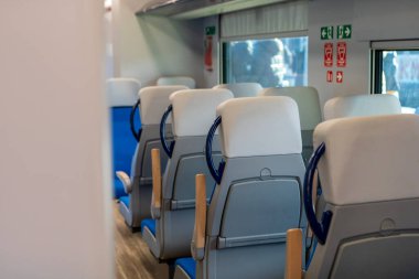 Bükreş Kuzey Tren İstasyonu 'ndaki Alstom treninin içi (Gara de Nord Bucuresti))