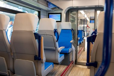 Bükreş Kuzey Tren İstasyonu 'ndaki Alstom treninin içi (Gara de Nord Bucuresti))