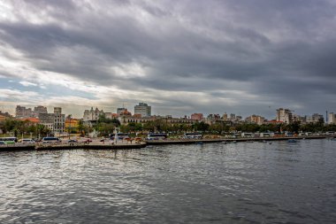 Okyanus manzaralı Havana şehri. Havana, Küba 'daki ünlü Malecon.