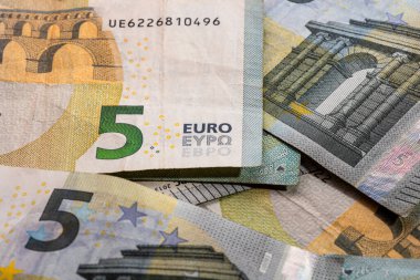 5 Avro banknotları. Tasarruf, gelir veya yatırımı temsil eden Avro para arkaplanı