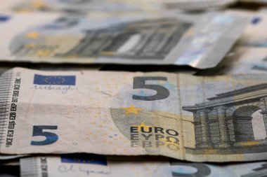 5 Avro banknotları. Tasarruf, gelir veya yatırımı temsil eden Avro para arkaplanı