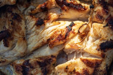 Domuz pirzolası, biftek, ızgarada sosis dumanlı ızgara