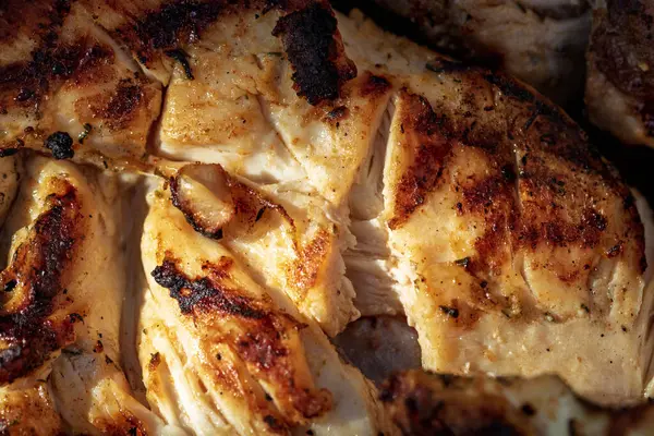 Domuz pirzolası, biftek, ızgarada sosis dumanlı ızgara