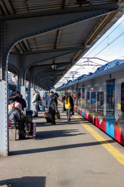 Bükreş Kuzey Tren İstasyonu 'ndaki Alstom treni (Gara de Nord Bucuresti))