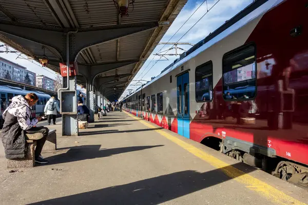 Bükreş Kuzey Tren İstasyonu 'ndaki Alstom treni (Gara de Nord Bucuresti))