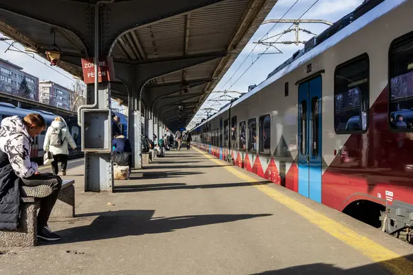 Bükreş Kuzey Tren İstasyonu 'ndaki Alstom treni (Gara de Nord Bucuresti))