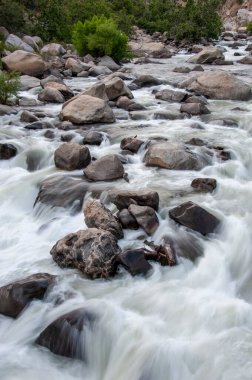 Kern Nehri, Kernville, California 'da uzun süreli akıntı