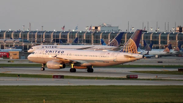 Chicago Usa Juli 2023 United Airlines Boeing 787 Dreamliner Taxibilar — Stockfoto