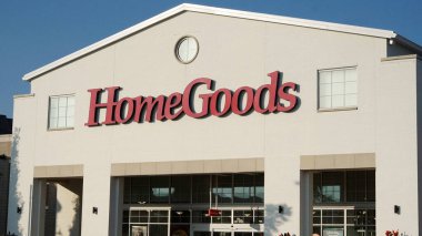 Vernon Hills, IL 'deki Home Goods perakende mağazasının önünde.