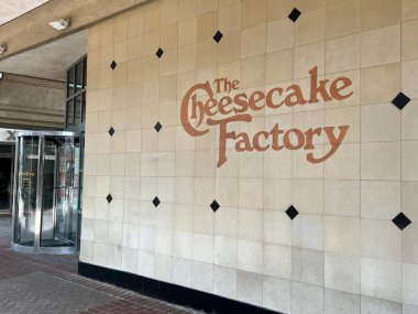 Skokie, IL 'deki Old Orchard Alışveriş Merkezi' ndeki Cheesecake Factory Restoranı 'nın dışı..