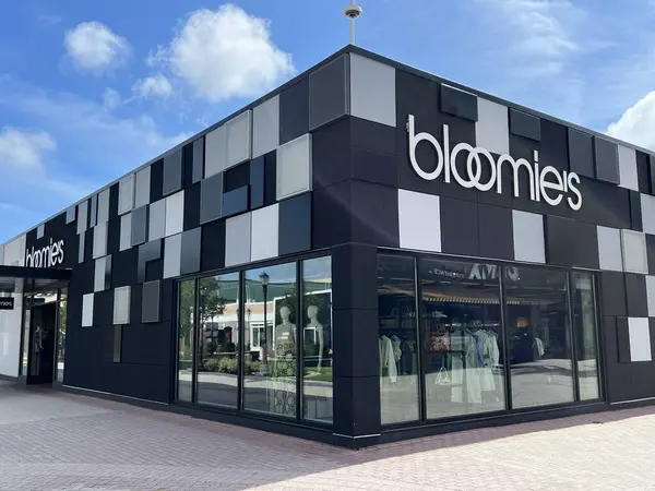 stock image Exterior of Bloomie's store at Old Orchard Shopping Center in Skokie, Illinois. Bloomie's is a highly curated, ever-evolving store concept from Bloomingdale's