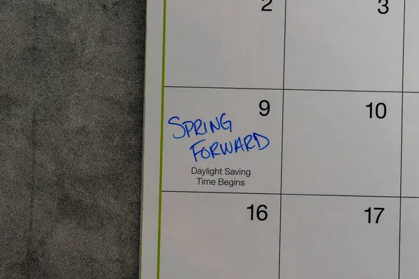 Saatler bir saat ileri gittiğinde Gün Işığı Tasarruf Zamanı için takvim hatırlatıcısı