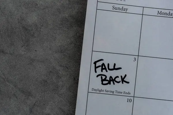 Takvim hatırlatması, 3 Kasım 2024 'te Yaz saati bitiminde geri çekilmeyi ya da saatleri bir saat geriye almayı hatırlatır..