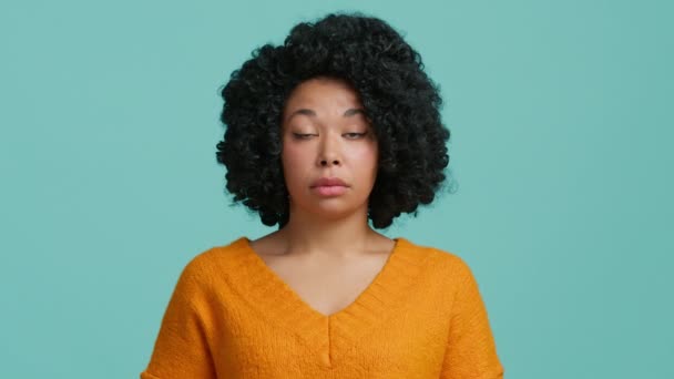Facepalm Trauer Emotionen Auf Dem Schönen Gesicht Des Afroamerikanischen Modells — Stockvideo