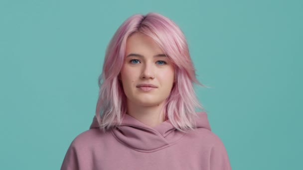 Studentă Liniștită Din Cap Acordul Spune Este Adevărat Model Tânăr — Videoclip de stoc