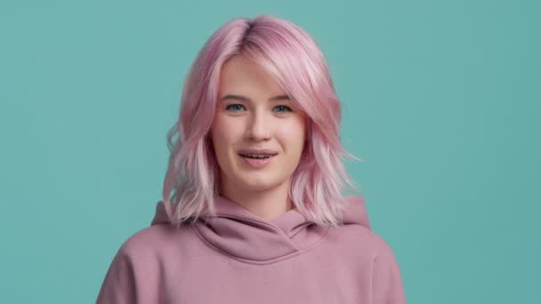 Slow Motion Close Cool Funky Girl Trendy Pastel Pink Hair — Stock Video