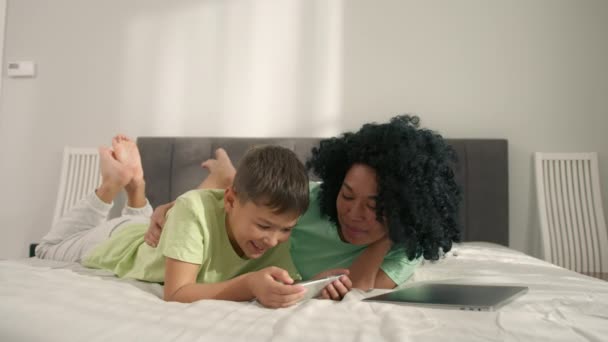 Mother Looking How Her Boy Holding Smartphone Enjoying Online Fun — Vídeo de Stock
