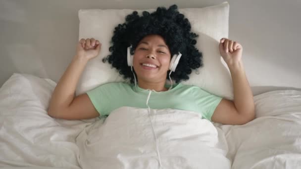 Top View Happy Cool African American Woman Color Wearing Headphones — Vídeo de Stock
