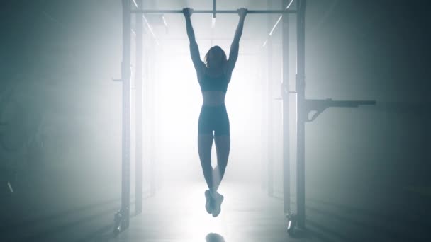 Silhouette Sporty Woman Lifting Her Body While Exercising Gym Studio — Stockvideo