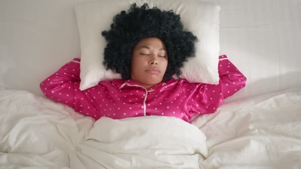 Slow Motion Face Closed Eyes Yawning Beautiful Young African American — Vídeo de Stock