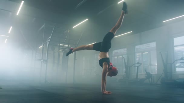 Female Athlete Performing Handstand Straight Arms Young Fit Caucasian Woman — Vídeos de Stock