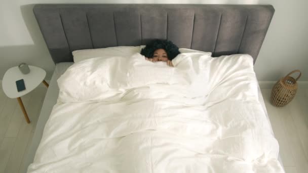 Happy Playful Beautiful African American Woman Peeking Out Her Blanket — Vídeos de Stock