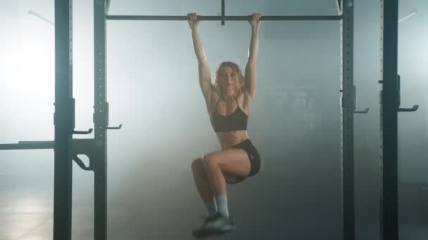Crossfitter Working Out Build Her Core Muscles Close Female Athlete — Vídeo de Stock