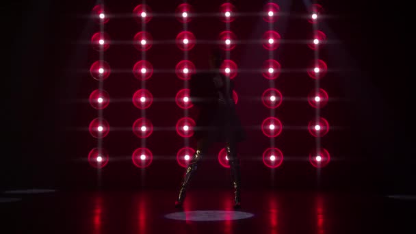 Art Cyberpunk Video Woman Dancing Red Glowing Bulb Lights Studio — 图库视频影像