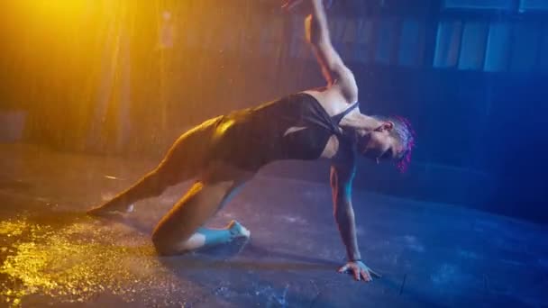 Sexy Seductive Slim Woman Dancing Pouring Rain Moving Passionately Darkness — Αρχείο Βίντεο