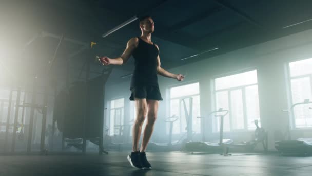 Nahaufnahme Eines Aktiven Sportlers Der Beim Seilspringen Fokussiert Wirkt Porträt — Stockvideo