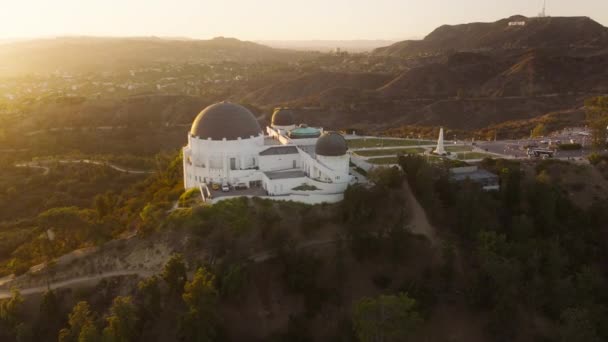Csodálatos Kilátás Nyílik Griffith Obszervatórium Parkjára Hollywood Hegyen Zsúfolt Bejárati — Stock videók