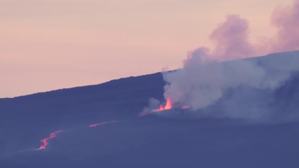 Zewnętrzna Natura Wędruje Pożądanie Mauna Loa Erupcja Górska Fontanną Magmową — Wideo stockowe