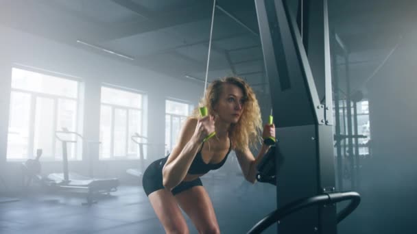 Close View Caucasian Blonde Haired Female Athlete Having Intensive Workout — Video Stock