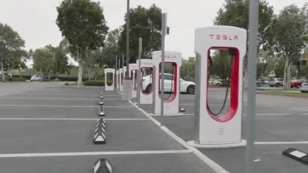 Feb 2023 Los Angeles Vista Lateral Estación Tesla Supercharger Por — Vídeo de stock