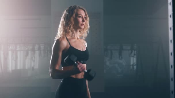Close View Caucasian Woman Practicing Strength Training Build Toned Strong — Vídeo de Stock