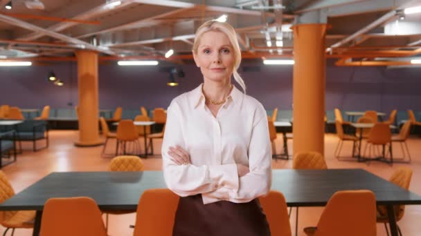 Caucasian 50S Successful Confident Strong Businesswoman Manager Lady Boss Mature — Vídeos de Stock