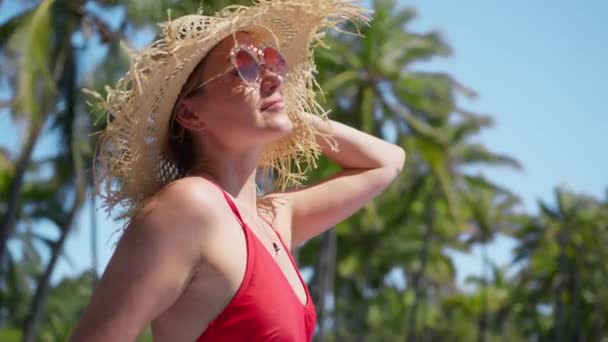 Sommer Und Badebekleidungskonzept Aufgenommen Auf Roter Kamera Zeitlupe Glücklich Lächelnde — Stockvideo