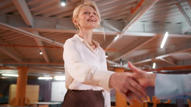 Smiling Mature Businesswoman Standing Greeting Partner Handshake Leadership Trust Partnership — стоковое видео