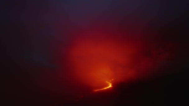 Aereo Sopra Incandescente Notte Magma Nube Arancione Sopra Monte Mauna — Video Stock