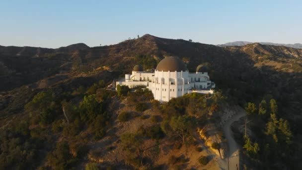 Aerial Drone View Griffith Observatory Park Beautiful Clear Blue Sky — Stock Video