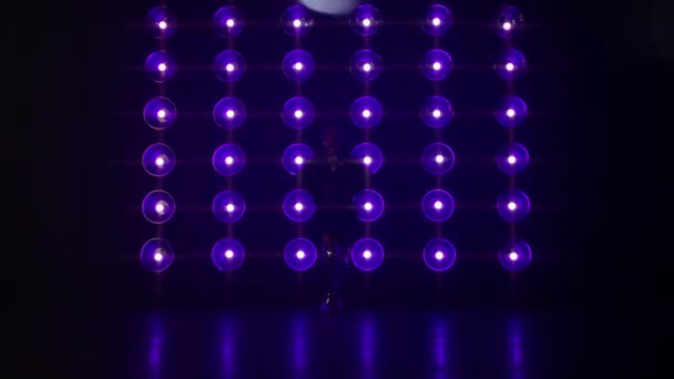 Una Donna Che Esibisce Nella Danza Pop Hip Hop Professionale — Video Stock